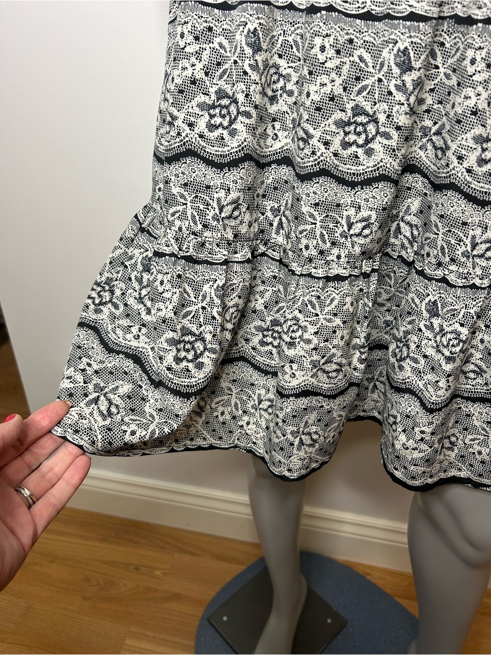 Beautiful Y.A L.A Black and White Lace-Print Smocked Mini Dress❤️L - Picture 5 of 9